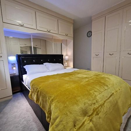 Delightful & Spacious Guest House In Farnworth Near Bolton Hospital Ngoại thất bức ảnh