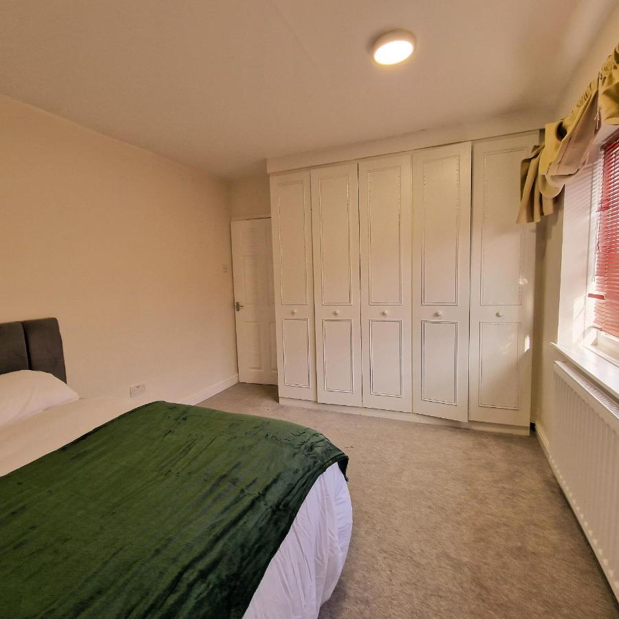 Delightful & Spacious Guest House In Farnworth Near Bolton Hospital Ngoại thất bức ảnh