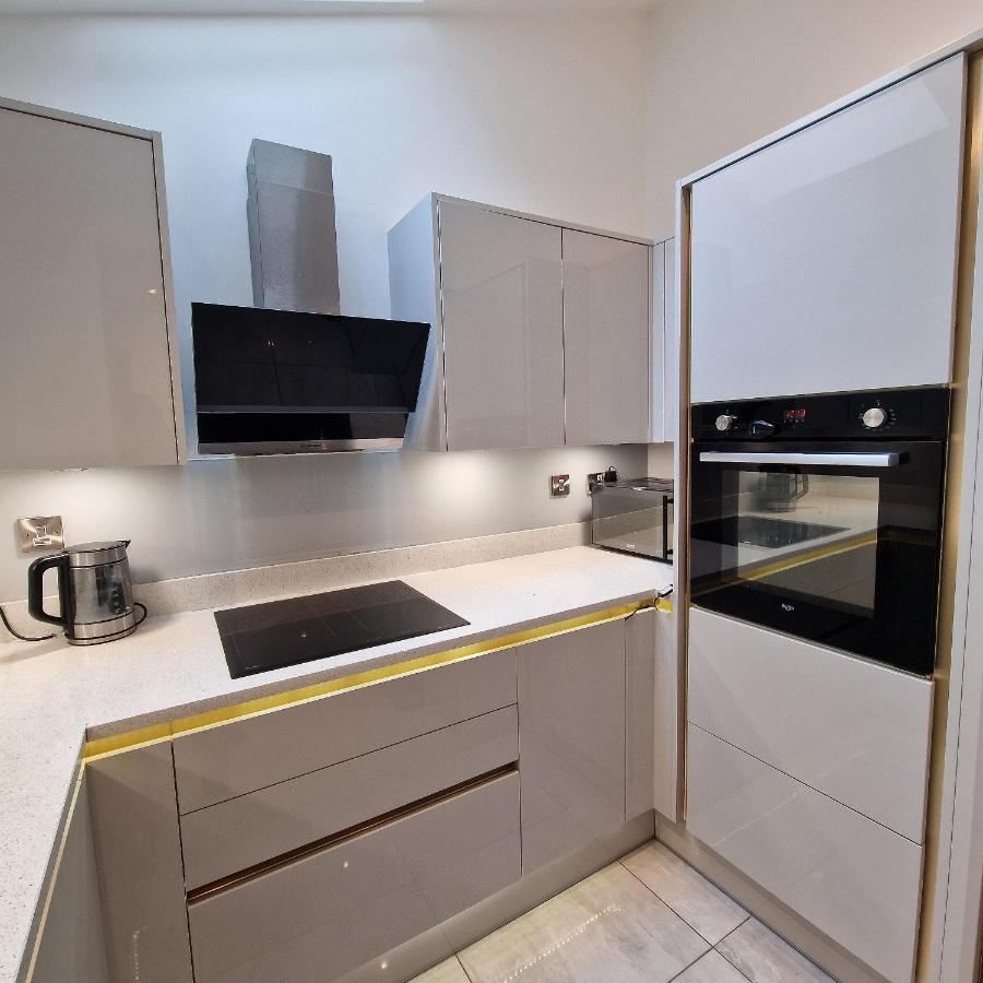 Delightful & Spacious Guest House In Farnworth Near Bolton Hospital Ngoại thất bức ảnh