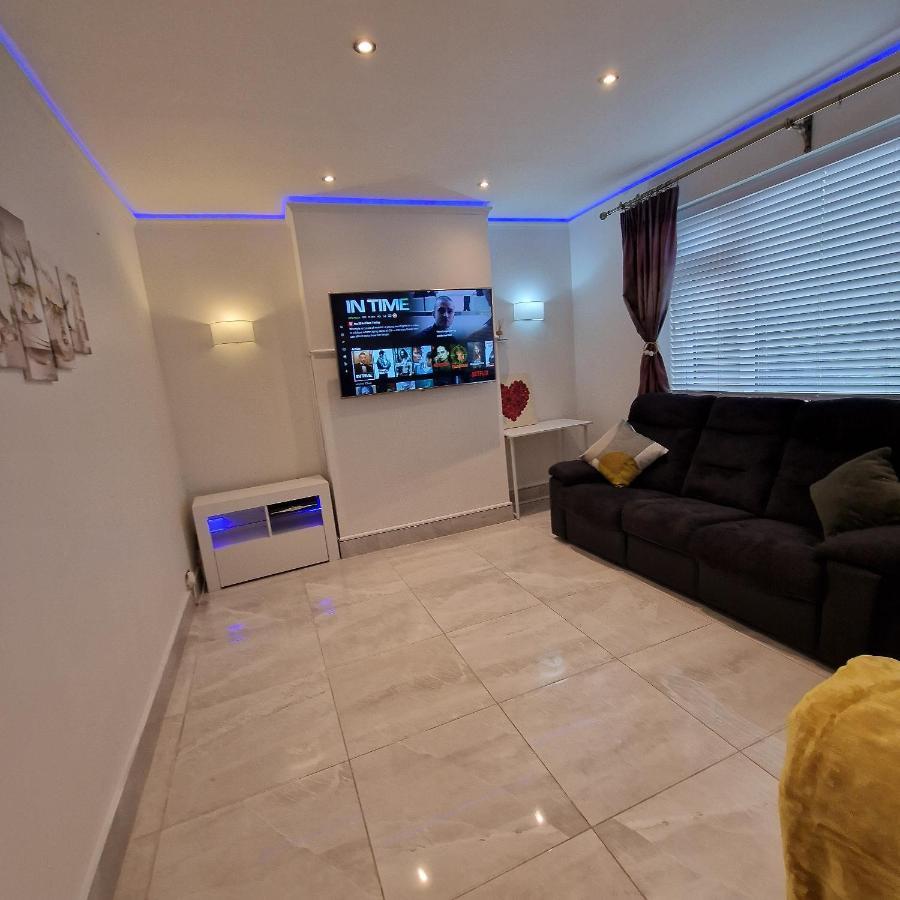 Delightful & Spacious Guest House In Farnworth Near Bolton Hospital Ngoại thất bức ảnh